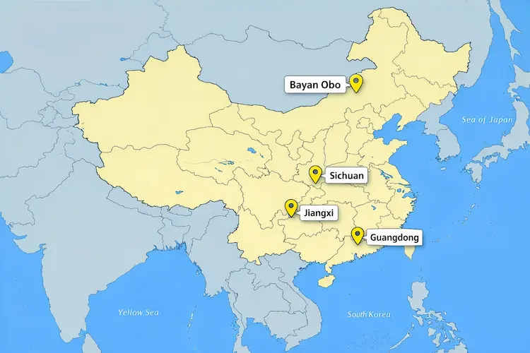 Mapa político da China destacando principais regiões de terras raras como Bayan Obo na Mongólia Interior, Sichuan, Jiangxi e Guangdong.
