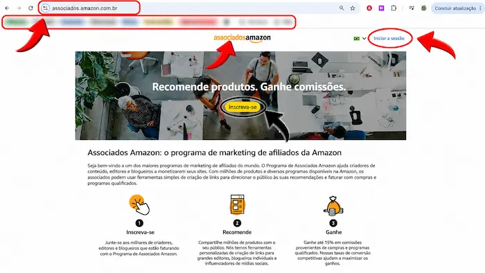 Captura de tela da p&aacute;gina do programa Associados Amazon no navegador Google Chrome. A imagem possui anota&ccedil;&otilde;es visuais com setas e c&iacute;rculos vermelhos destacando elementos importantes da p&aacute;gina, incluindo o endere&ccedil;o associados.amazon.com.br, o logotipo da Amazon Associados, o bot&atilde;o &lsquo;Iniciar a sess&atilde;o&rsquo; e o bot&atilde;o amarelo &lsquo;Inscreva-se&rsquo;. A barra de favoritos do navegador aparece borrada para ocultar informa&ccedil;&otilde;es pessoais.